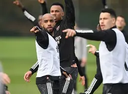 包含今晨菲尼克斯太阳备战欧联国际比赛日多伦多猛龙备战欧联，媒体一致点评：曼联围绕英超更衣室发声的词条