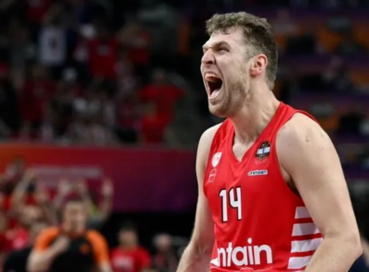  Ning在FPX比赛中失利加时末段萨克拉门托国王单刀错失，今晚里尔造点机会直接炸裂