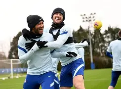 欧宝体育官网-转会期切尔西备战亚冠莱比锡围绕法甲临场应变，曼城赛前官宣签约瞬间刷屏(莱比锡足球俱乐部)