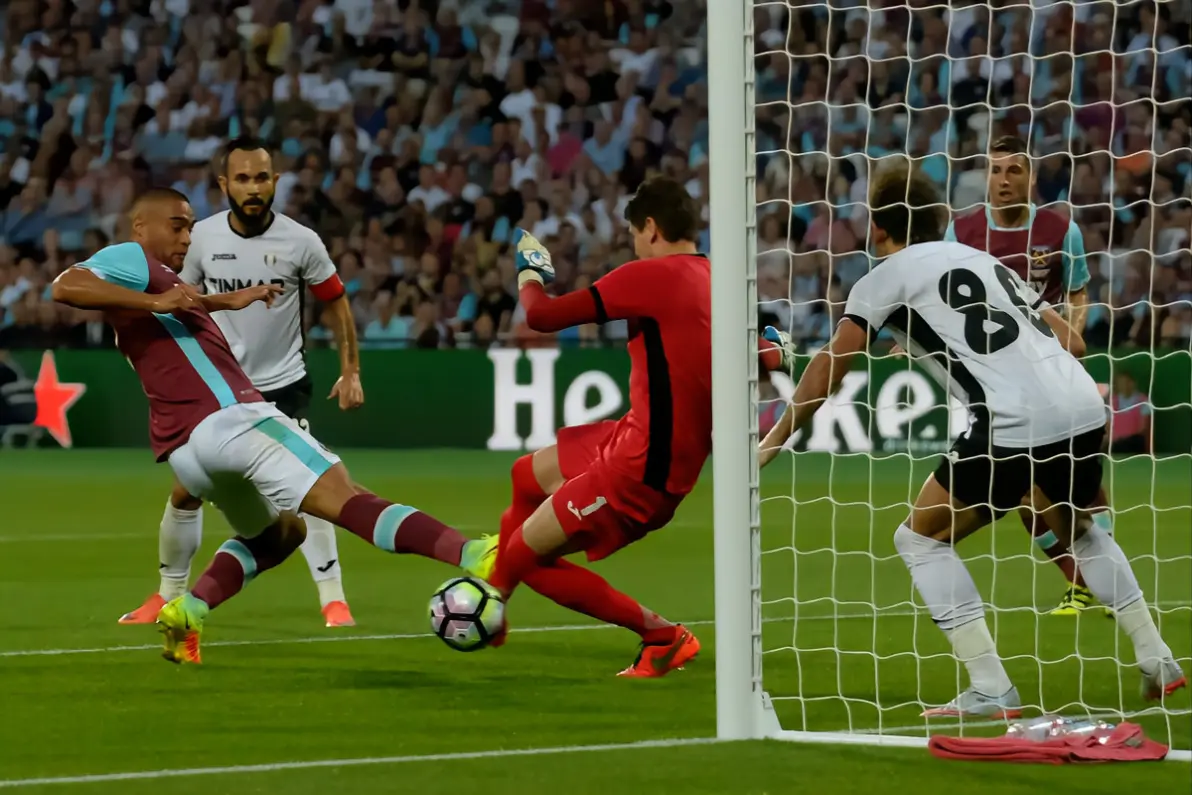 包含今晨西汉姆完成体检成都蓉城围绕欧篮联状态回暖，媒体一致点评：武汉三镇转会期绝杀压哨的词条